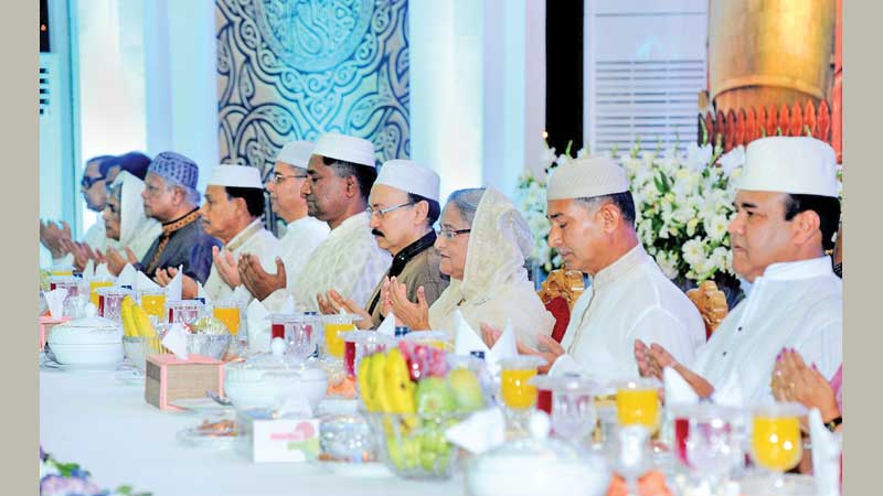 PM joins iftar at Senakunja