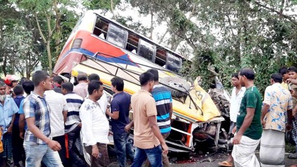 15 killed in Natore road crash