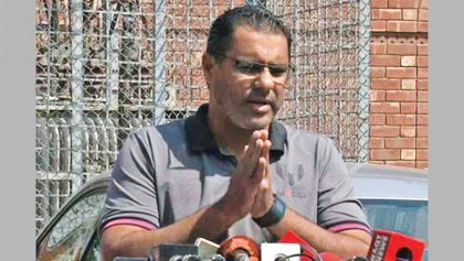 Waqar apologises for early exit, offers to resign