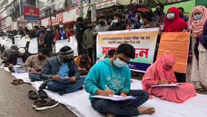 Rajshahi students protest postponement of National University exams
