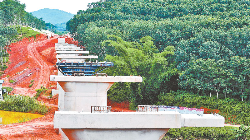 Construction of China-Laos Railway benefits regional people