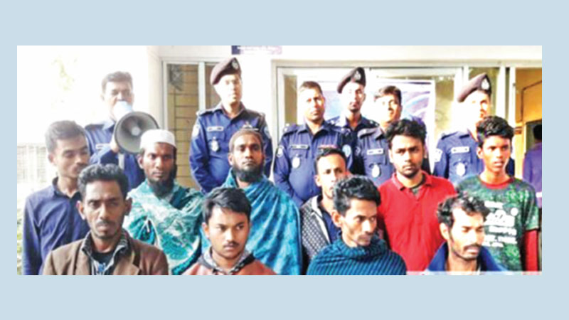 12 drug peddlers surrender to police