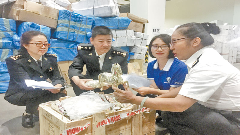 First batch of overseas exhibts arrive in Kunming