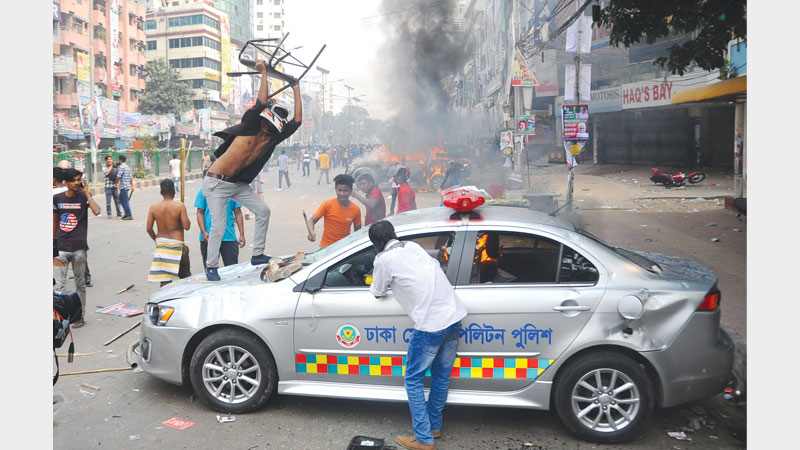 20 hurt, vehicles torched as BNP men, police clash