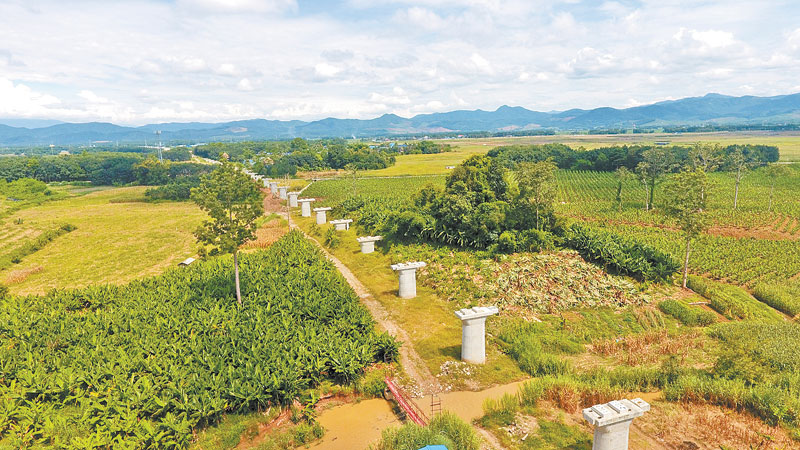 Sino-Lao railway project drives full steam ahead