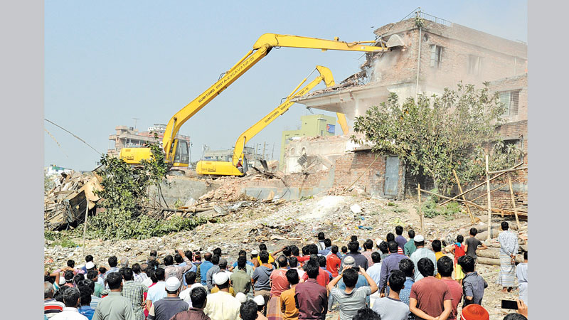 444 structures 
demolished 
in three days