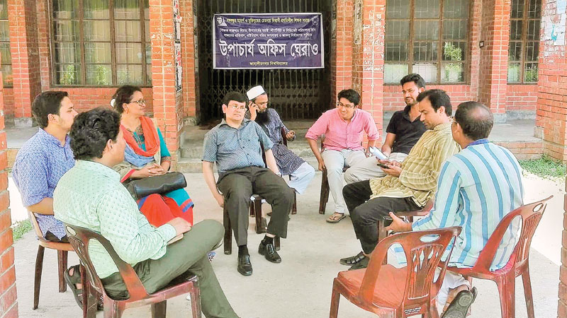 Anti-VC JU teachers lay siege to VC office 