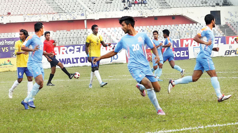 Abahani keep solo lead