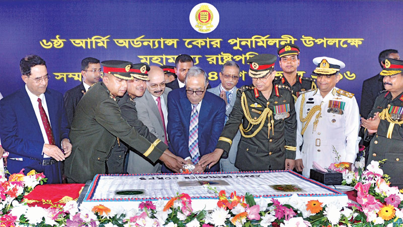 President stresses 
training for army 