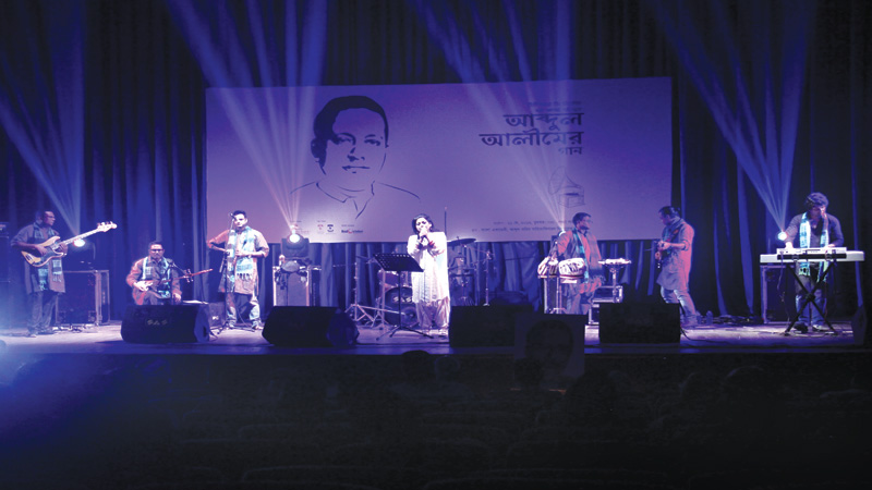 Daughter enthrals audience with father’s legendary songs