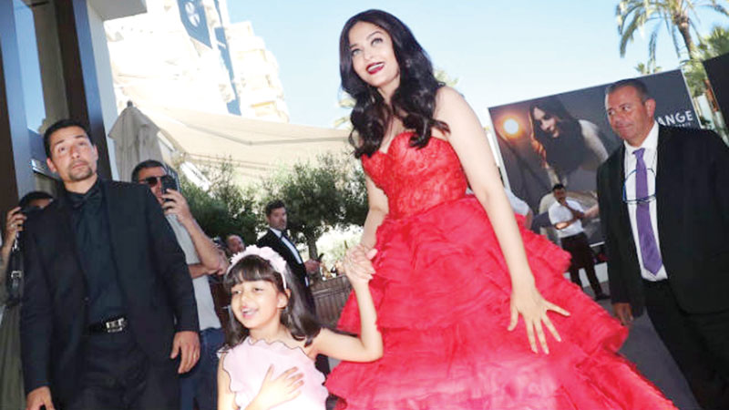 Aishwarya Rai Bachchan’s daughter Aaradhya steals the show