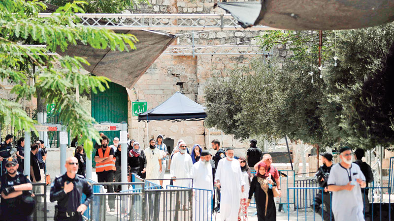 Clashes rock Al-Aqsa mosque for 2nd day