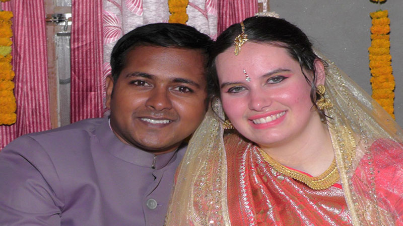 American girl flies to Bangladesh for her love and gets married