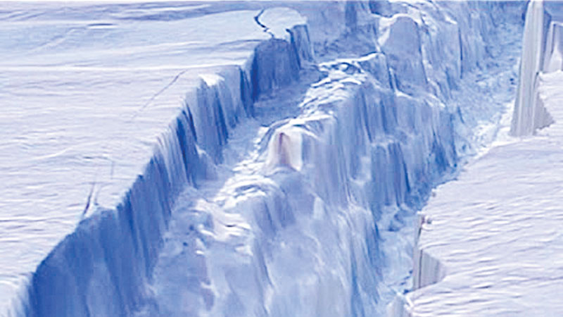 Antarctic iceberg poised to break away