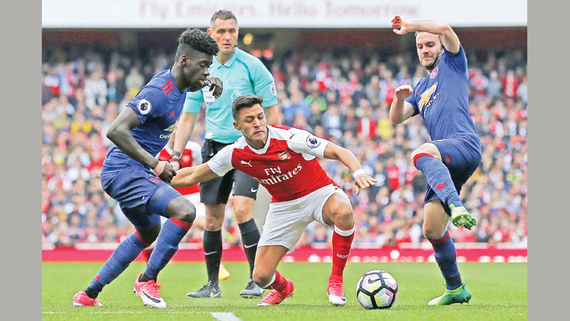 Arsenal sink United to revive top-four bid