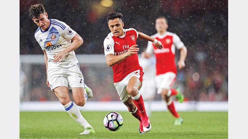 Sanchez keeps Arsenal in top-four hunt