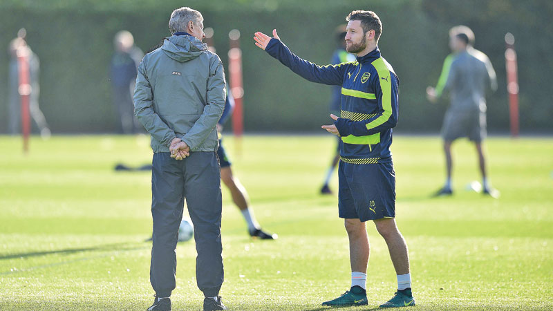 Top spot at stake as Arsenal host PSG 