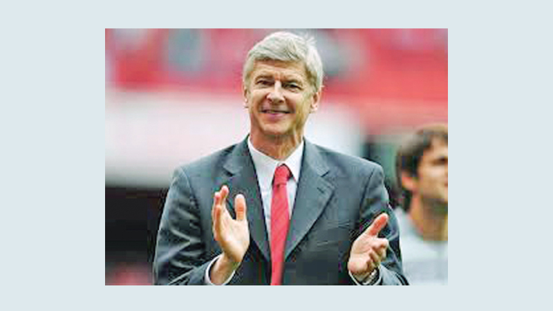 Wenger urges Arsenal 
to keep title belief