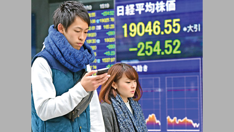 Asia stocks track Wall Street as oil rout hits confidence
