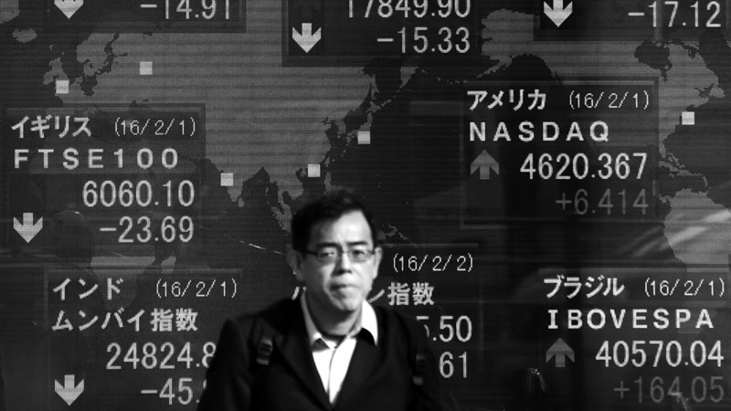 Energy stocks hit as oil resumes losses