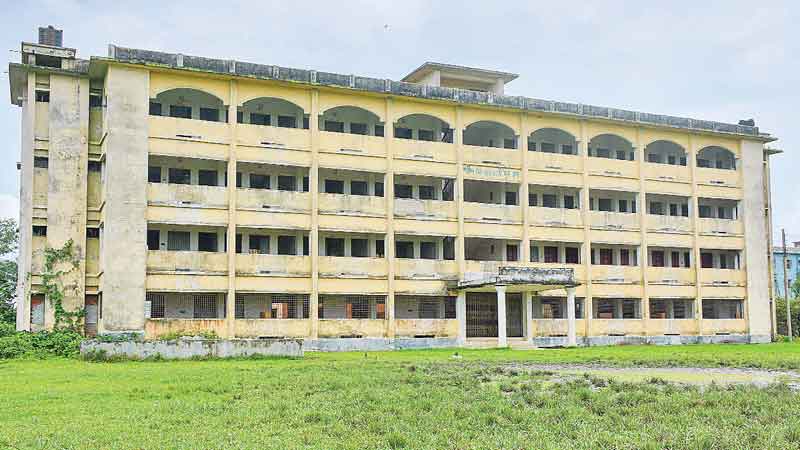 Azizul Haque College faces multifarious problems
