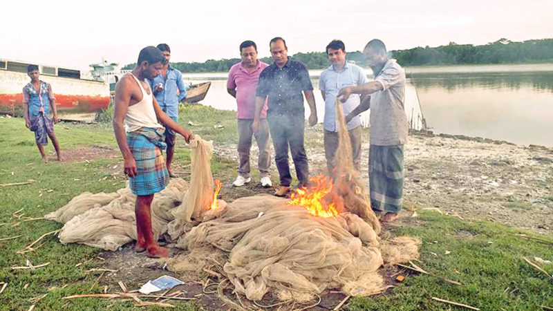 52 fishermen jailed in districts