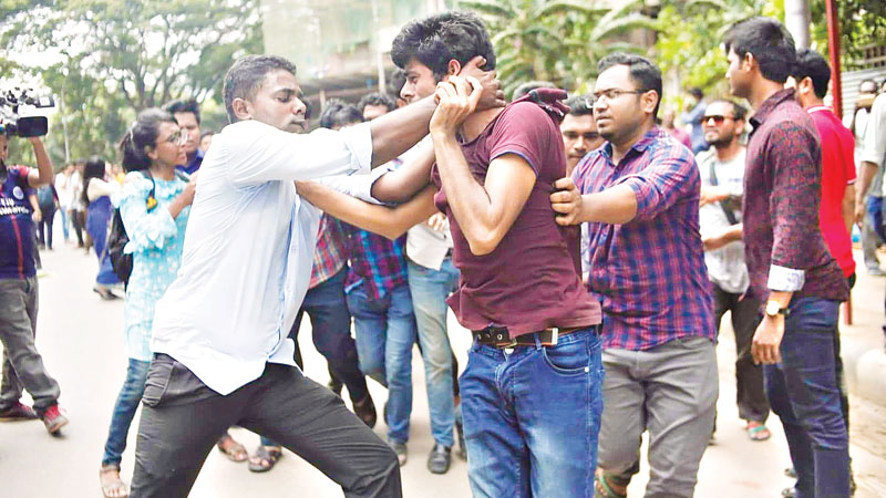 BCL men assault DU 
teachers, students 