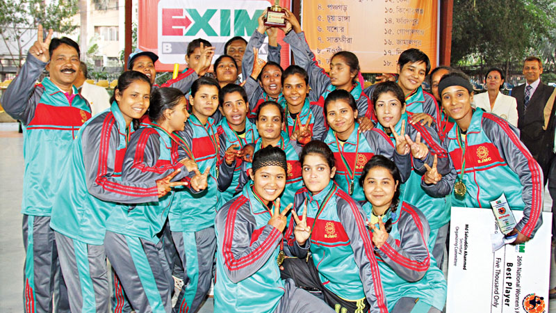 BJMC clinch nat�l women handball title 