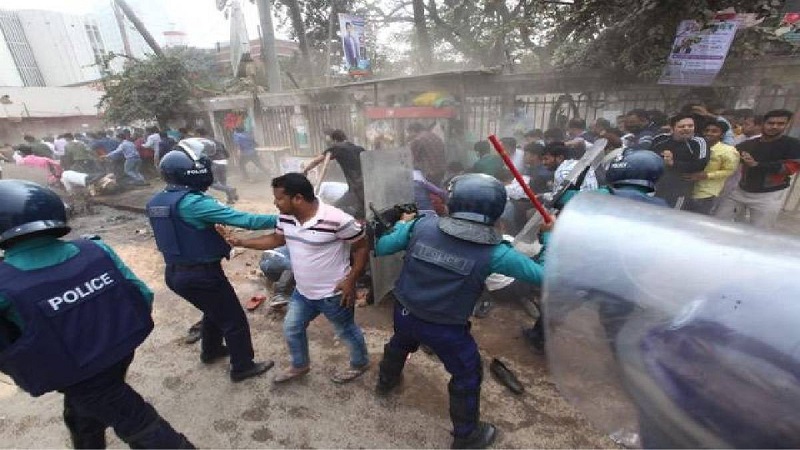 BNP activists clash with police in city