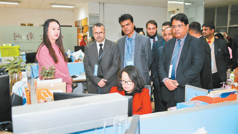 Bangladesh and Yunnan 
media outlets hold summit
