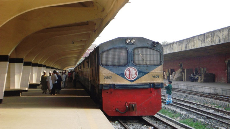 Manpower crisis hits rly stations 