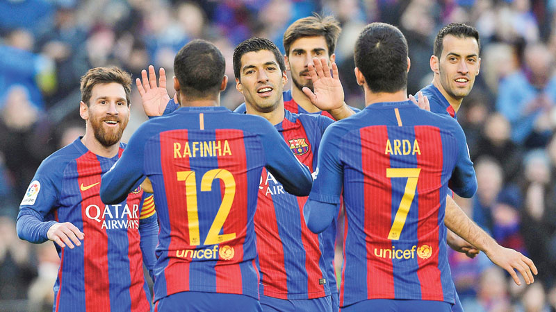 Suarez, Messi keep Barcelona on Madrid’s tail