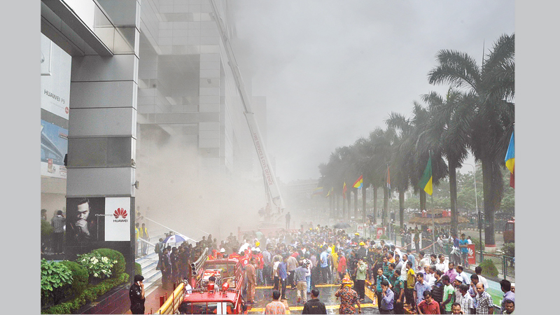 Bashundhara City mall catches fire 