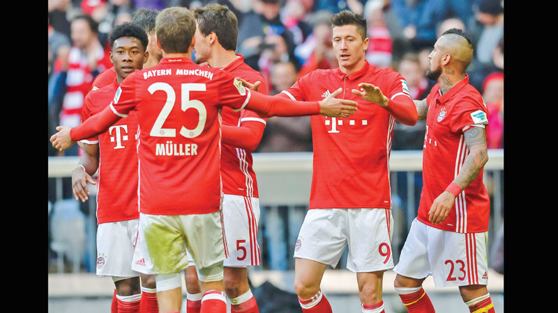 Lewandowski slams hat-trick as Bayern thrash Hamburg
