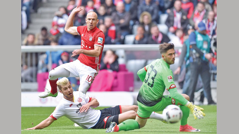 Giants lock horns in Champs League