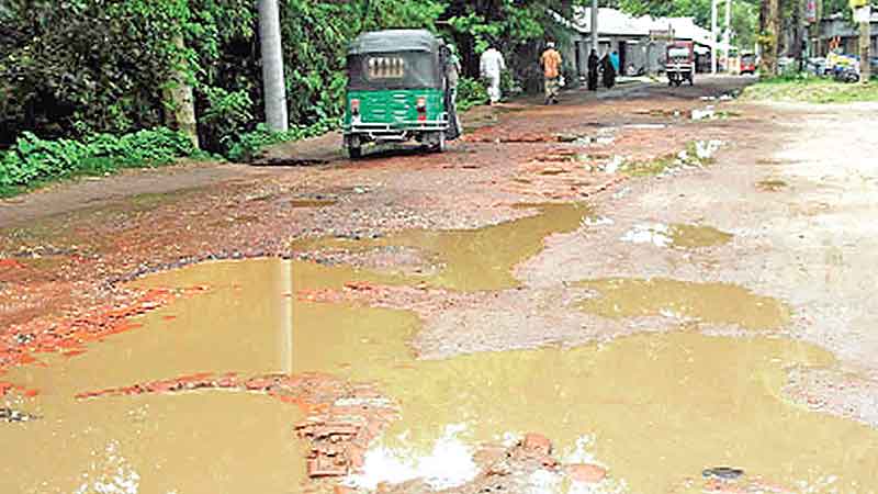 Poor condition of Bhuapur-Tarakanda road causes suffering 