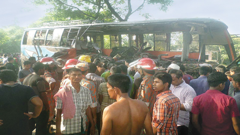 Ten killed in Bogra road crash