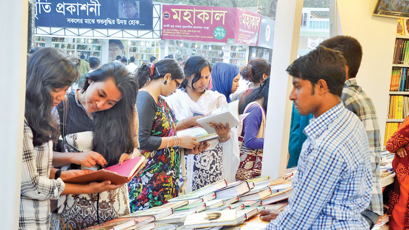 Rain forces book fair 
to shut temporarily