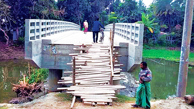 Bridge lies unused for lack of approach road