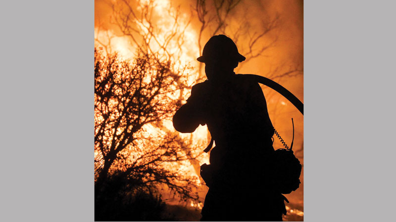 More than 82,000 flee California wildfire
