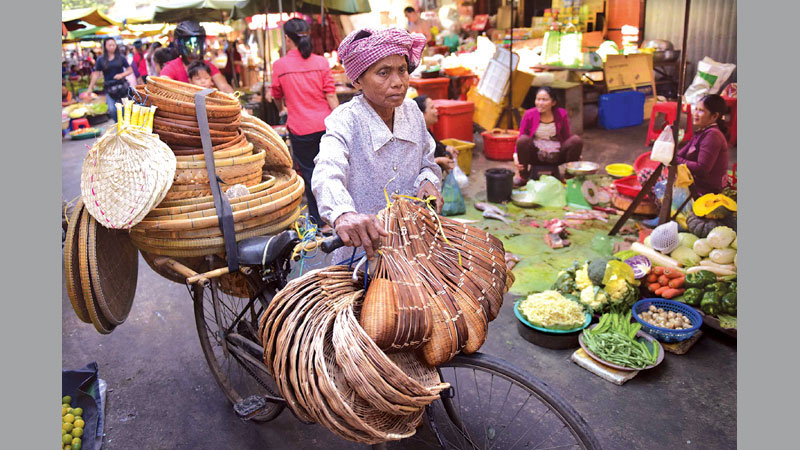 ASEAN launches economic 
bloc but analysts sceptical