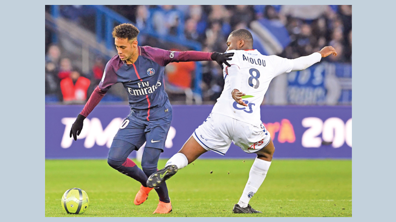 Cavani, Neymar lift PSG to a massive win 