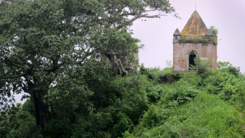 Chandranath Dhaam
Where clouds meet the cliff