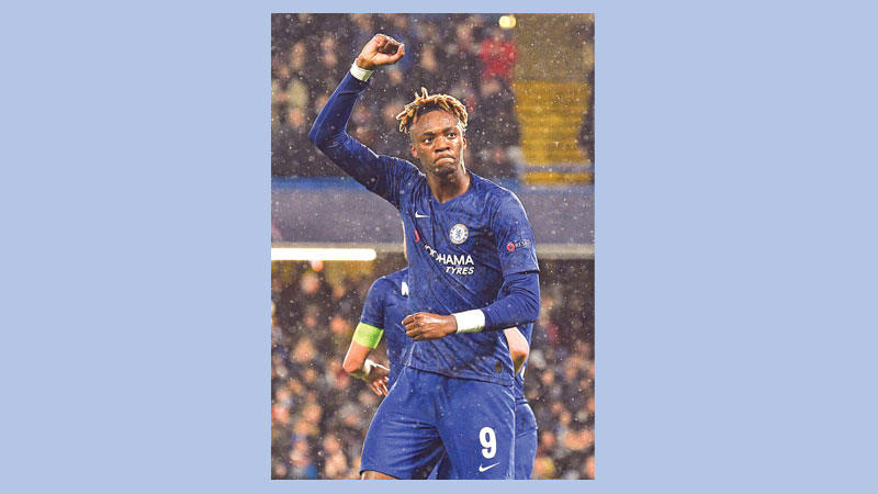 Chelsea edge into last 16