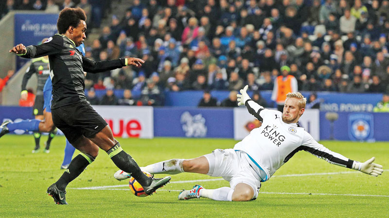 Alonso lifts Chelsea as Spurs climb to second 