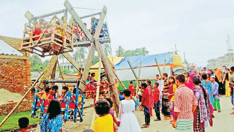 Khulna recreation spots abuzz with visitors