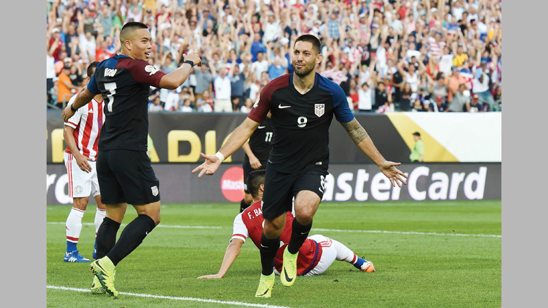 US down Paraguay to top group