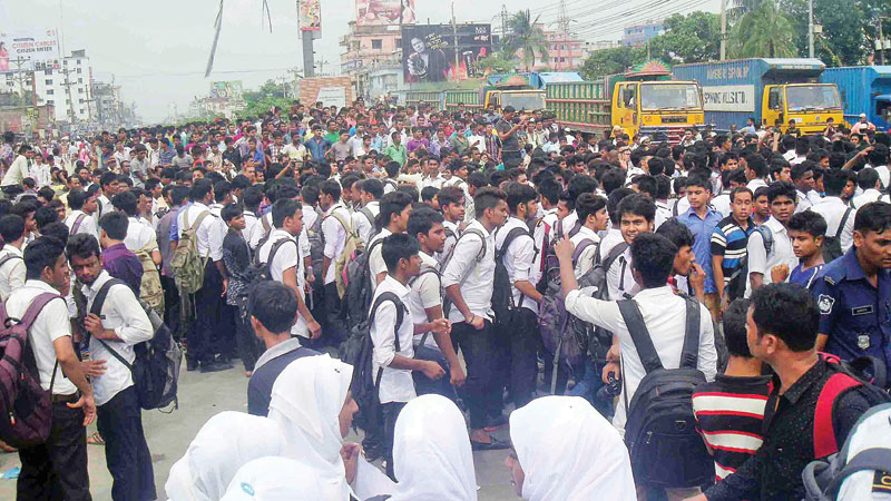 College students 
block highway