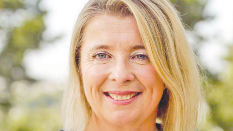 French MP dies campaigning for Macron