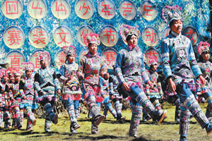 Costumes competition revives tradition